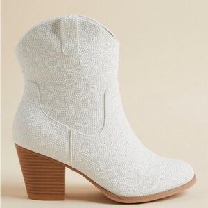 Torrid Extra Wide Width Size 8 White Peral Embellished Western Bridal Boots